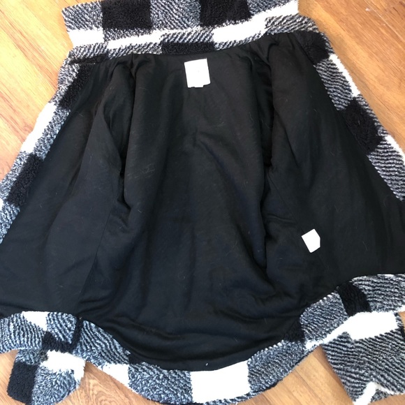 Fuzzy Jacket/Shacket/Sweater - Picture 6 of 9